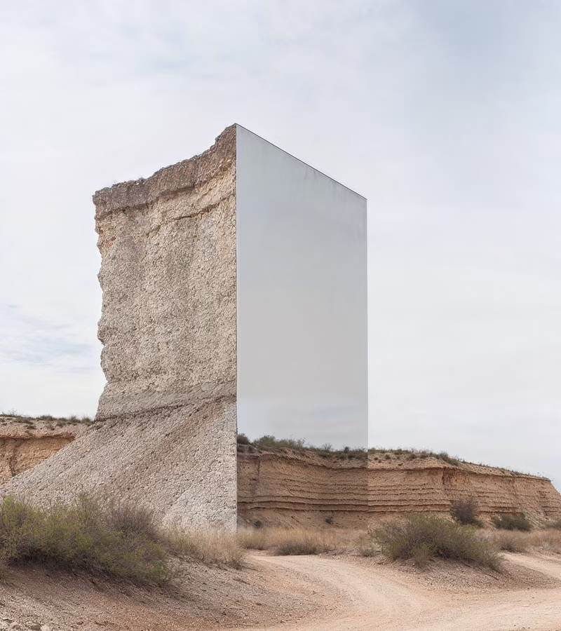 Harmonické propojení moderní architektury s okolní krajinou a zelení - DBDA studio