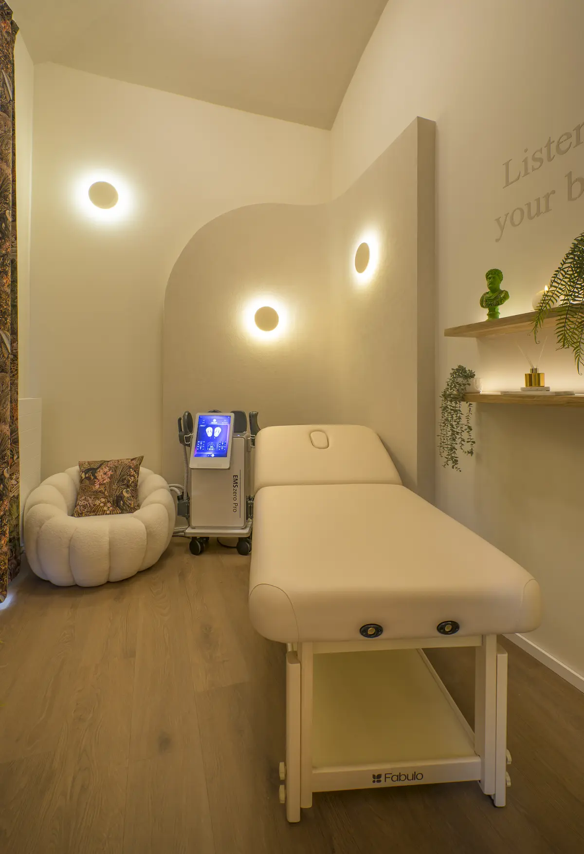 Salón, Husitská Interiér