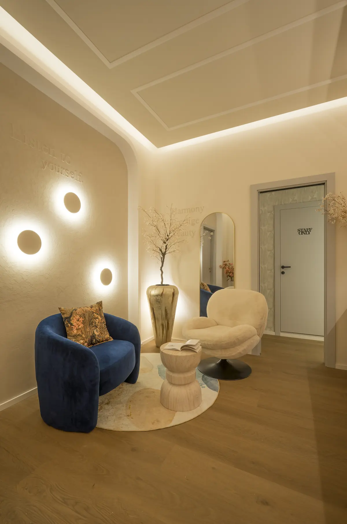 Salón, Husitská 10