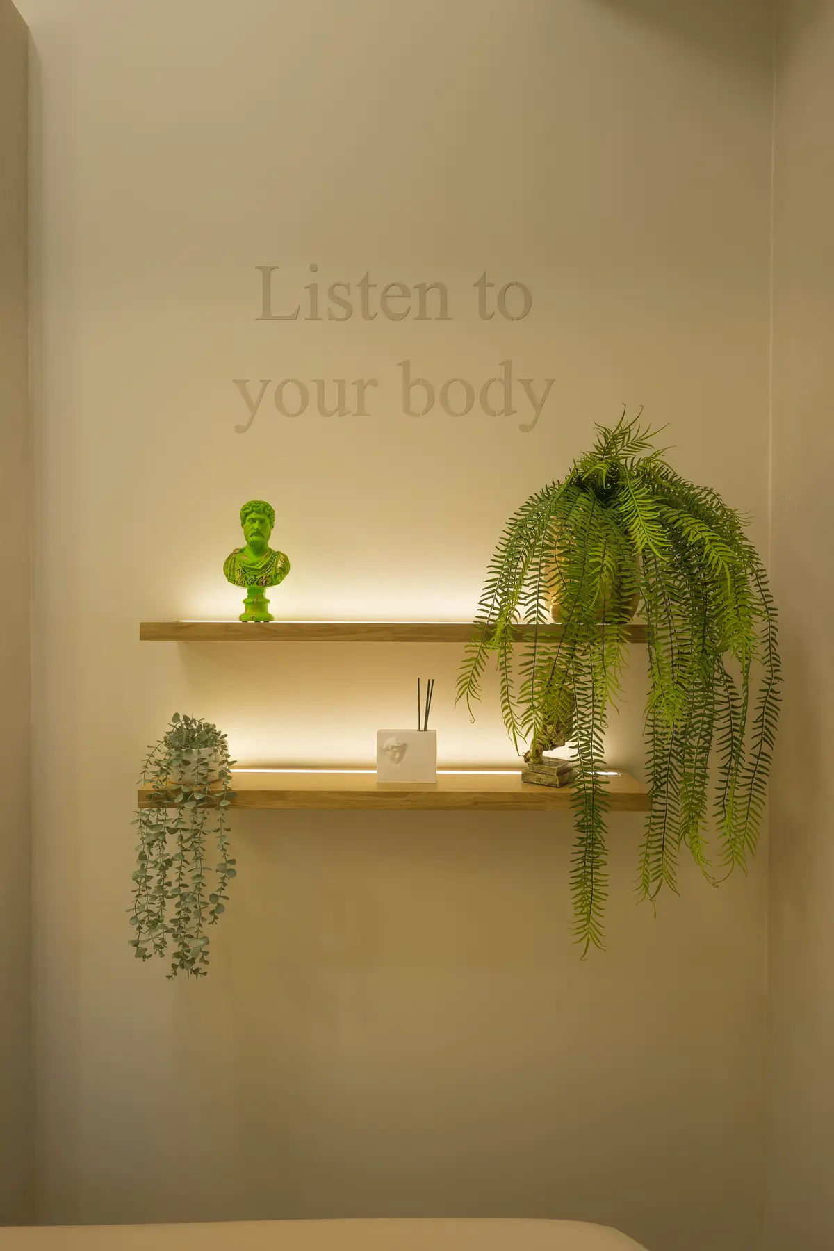 Salón, Husitská 14